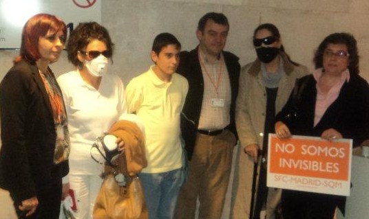 Algunos de los asisentes al acto. De izquierda a derecha: Ángeles Parra, Consuelo Cañada y su hijo, Carlos de Prada, Dori Fernández y María Matallana